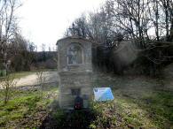  Blick zum Friedhofs Marterl 