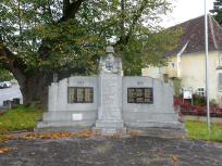  Blick zum Kriegerdenkmal am Herzog Friedrich-Platz 