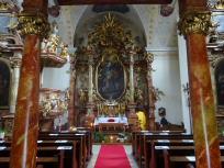 Blick in den Innenraum der rm.-kath. Pfarrkirche Maria Himmelfahrt der Marktgemeinde Mauerbach
