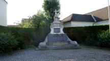  Blick zum Kriegerdenkmal in Windigsteig 