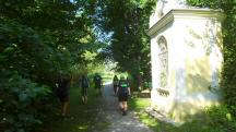 Blick auf die Wanderstrecke bei der Wegkapelle hl. Johannes Nepomuk 