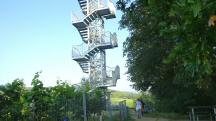 Blick zum Aussichtsturm "Korkenzieher" auf dem Fuchsberg 