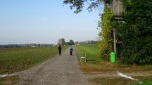  Blick auf die Wanderstrecke Richtung Friedhof 