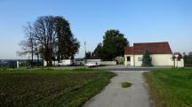  Blick auf die Wanderstrecke beim Friedhof 