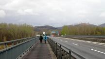 Wanderroute auf der Donaubrcke der Kremser Bundestrae B37