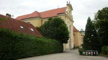  Blick zur Pfarr- und Wallfahrtskirche Mari Himmelfahrt 