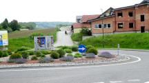 Blick ber den Kreisverkehr auf die Wanderstrecke in Kirchstetten 