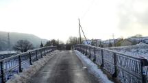 Blick auf die Wanderstrecke auf der Brcke Richtung Bisamberg