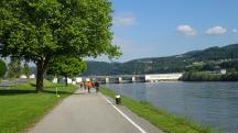  Blick auf die Wanderstrecke entlang der Donau 