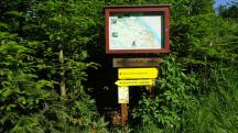  Blick zur Infotafel fr die Wanderer 