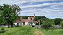Fernblick ber den Gscheinzbach zur Pfarrkirche Zemling 