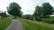 Blick auf die Wanderstrecke bei der Brcke ber die Perschling in Schildberg