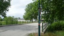Blick auf die Wanderstrecke auf der Brcke ber die Perschling in Schildberg