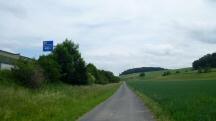  Blick auf die Wanderstrecke entlang der A1 