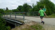 Blick auf die Wanderstrecke bei der Brcke ber die Perschling in Untertiefenbach 