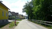Blick auf die Wanderstrecke auf der Gemersdorfer Strae 
