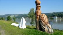  Blick zu Skulpturen des Knstlers Martin Vollgruber 