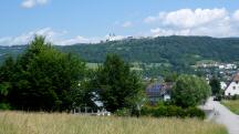 Blick auf die Wanderstrecke mit Fernblick nach Maria Taferl 
