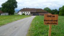  Blick auf die Infotafel beim Weiler Kleinweichselbach 