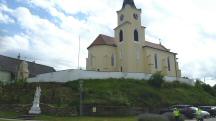 Blick zur  Kath. Filialkirche hll. Philipp und Jakob in Glaubendorf