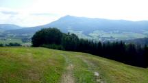 Blick auf die Wanderstrecke bei der  Gehftgruppe Nubichl mit herrlicher Fernsicht