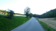  Blick auf die Wanderstrecke kurz auf der L2312 