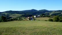 schner Fernblick zurck zu den Hfen Landlbauer / Fellner