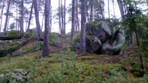  Blick zu imposante Felsformationen 