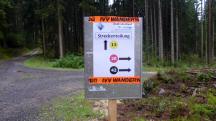  Blick zur Infotafel - Streckenteilung 