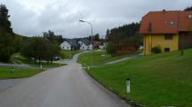  Blick auf die Wanderstrecke auf der L7316 in Hausbach 