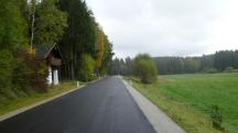  Blick auf die Wanderstrecke - kurz auf der L1316 