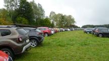 Blick zum vollen Parkplatz 