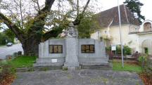  Blick zum Kriegerdenkmal am Herzog Friedrich-Platz 