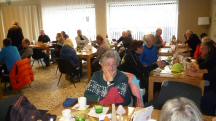 Wanderer vor dem Start im Lokal "Olivani Cafe" 