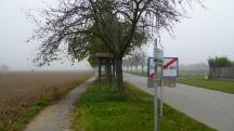 Blick auf die Wanderstrecke entlang der Kellergasse zur Kellergasse Feuersbrunn