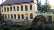 Blick zur ehemaligen Fabriksanlage (Drahtzieherei) mit Wasserkraft 