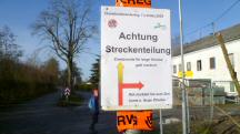  Blick zur Infotafel - Streckenteilung 