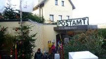 Blick zum Abgang "Christkindlwirt" und zum Sonderpostamt "Christkindl"