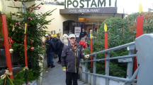 Blick zum Abgang "Christkindlwirt" und zum Sonderpostamt "Christkindl"