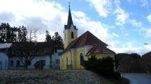 Blick zur Ortskapelle Roiten - geweiht "Zur heiligen Familie" 
