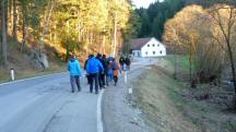 Blick auf die Wanderstrecke entlang der L77 und des Kamps