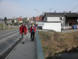  Wanderer am Ortsende von Freistadt 
