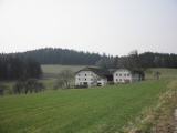  Blick zum Gehöft mit der 4. K+L 
