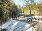  Wanderer auf der Burgstrae auf dem Rckweg 