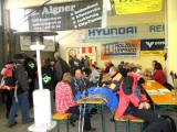  Marathonis und Wanderer im Ziel 