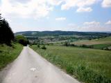 Bergab nach Bheimkirchen mit Blick nach Weisching 