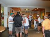  Marathonis und Wanderer am Start 
