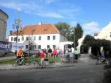  Wanderer und Radfahrer beim Start 