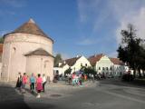  Wanderer und Radfahrer vor dem Start beim Karner 