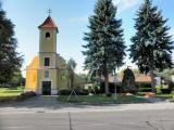 Blick zur Kath. Filialkirche hl. Maria Magdalena und zum Kriegerdenkmal in Kammern 